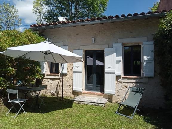 Maison En Pierre Restauree Avec Jardin 오슈 외부 사진